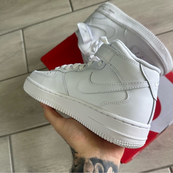 NIKE AIR FORCE 1 MID WHITE - Picture 3 of 4